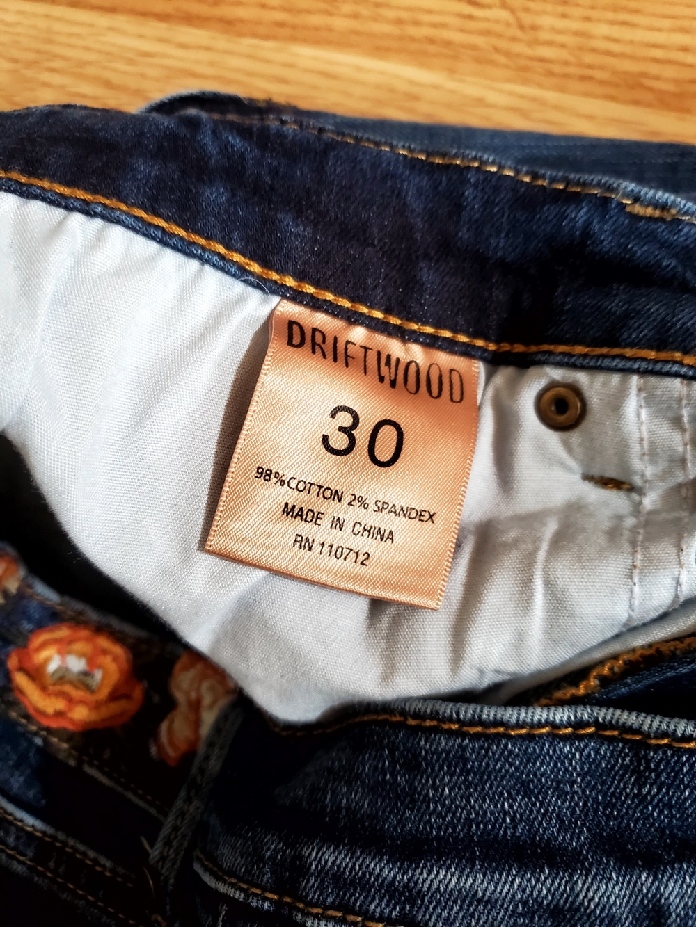 DRIFTWOOD Isabel Floral Embroiderd Light Flare Jeans Size 30 - Picture 8 of 11